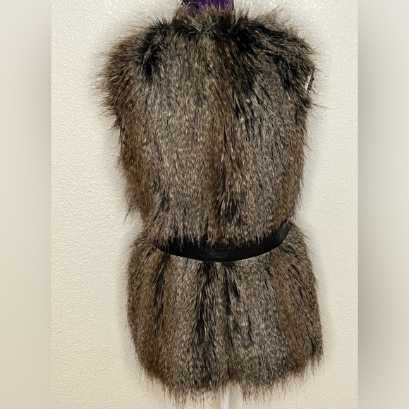 Trina Turk Fux Fur vest - Picture 3 of 9